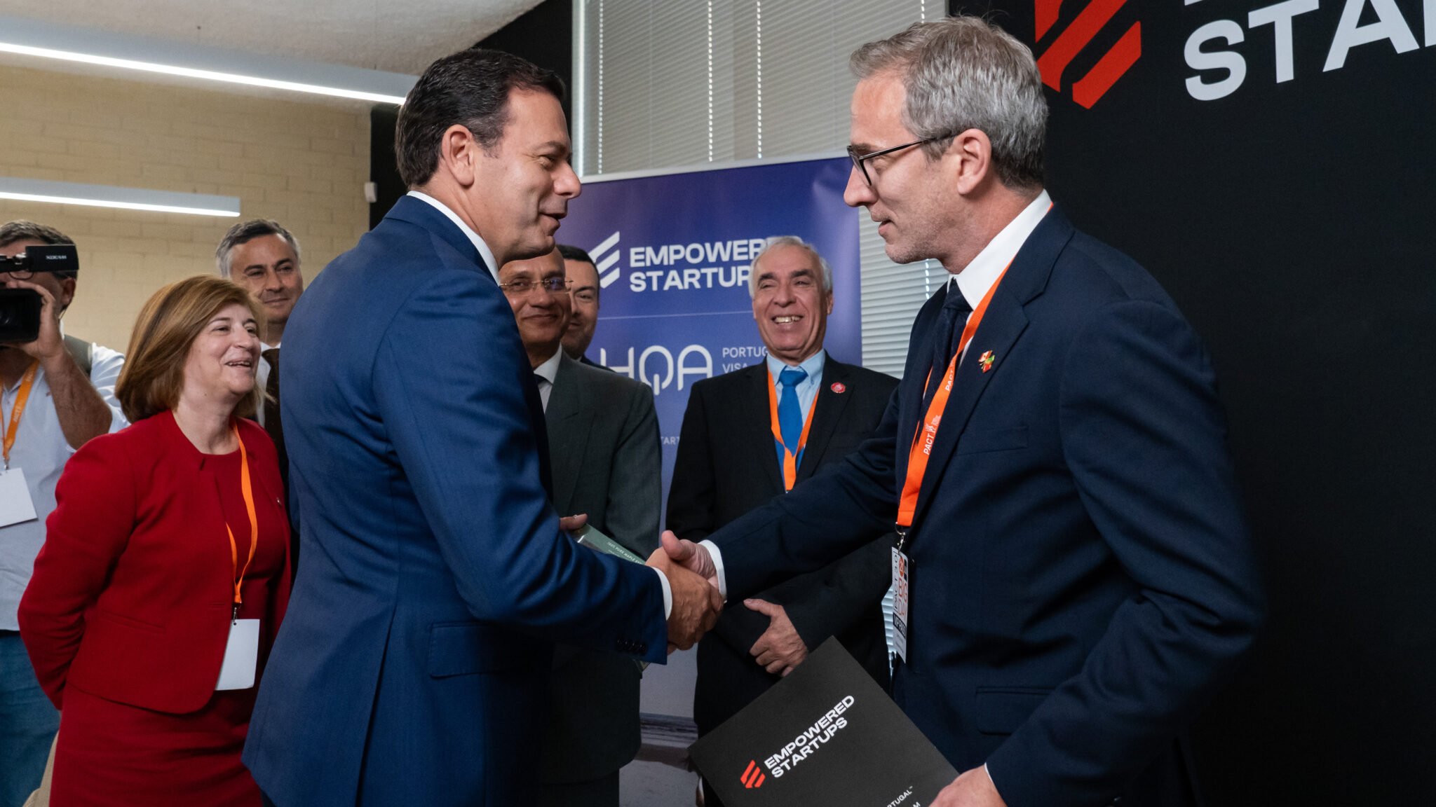 Portugal’s Prime Minister Luís Montenegro shakes hands with Empowered Startups' President Chris Lennon.