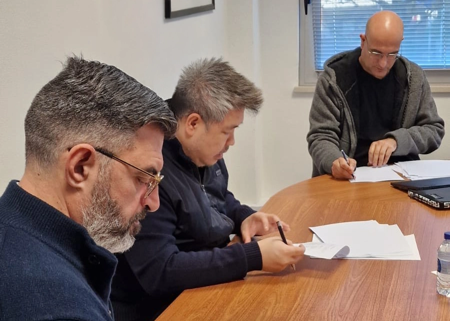 Filipe Galego, Hendra Tjahayadi, and João Rodrigues signing research agreement