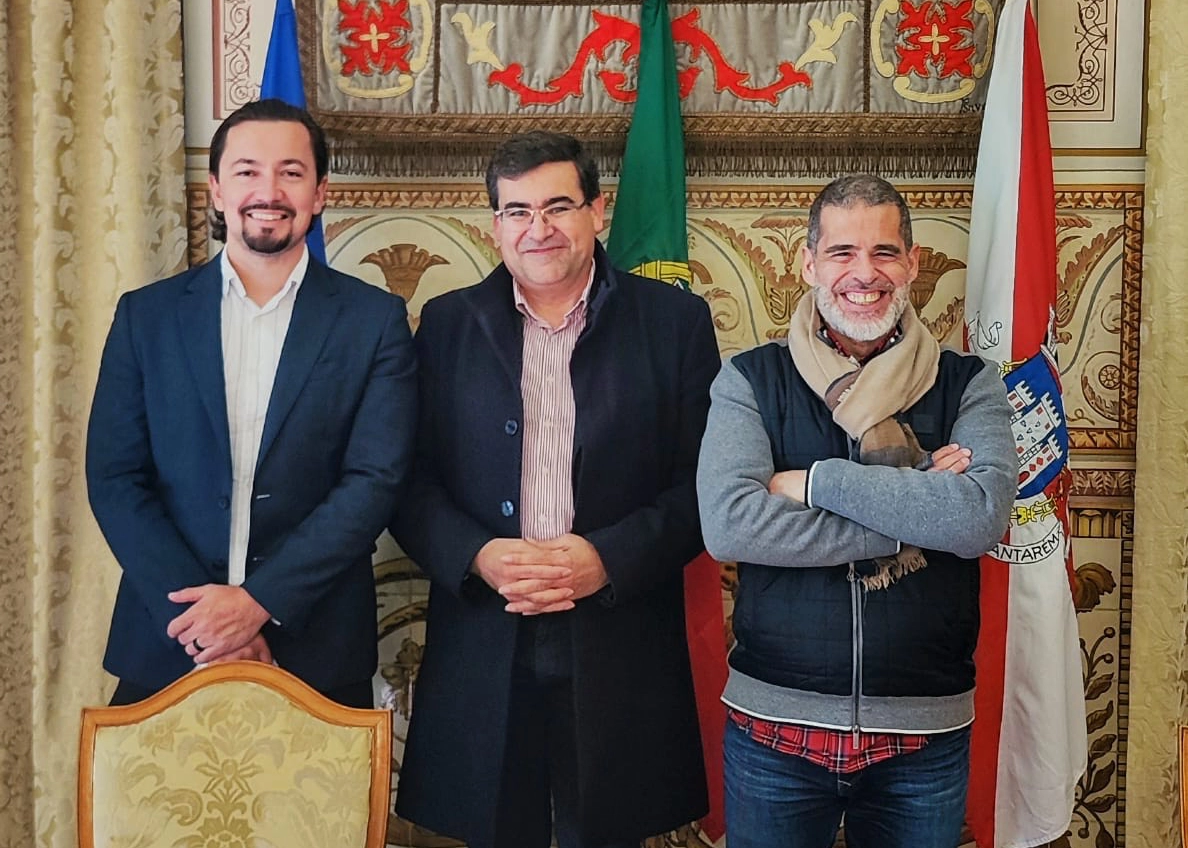 Ryan Gallagher, Carlos Martinho, and Rogério Palmerio after signing research agreement