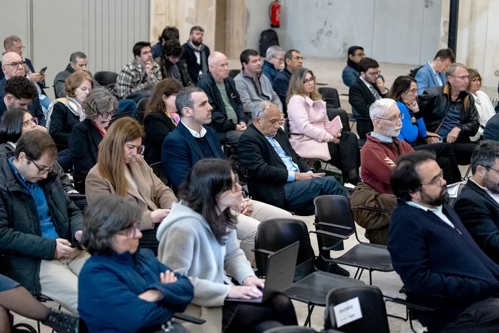 A diverse audience digesting the lively discussion about "International Talent for Innovation"