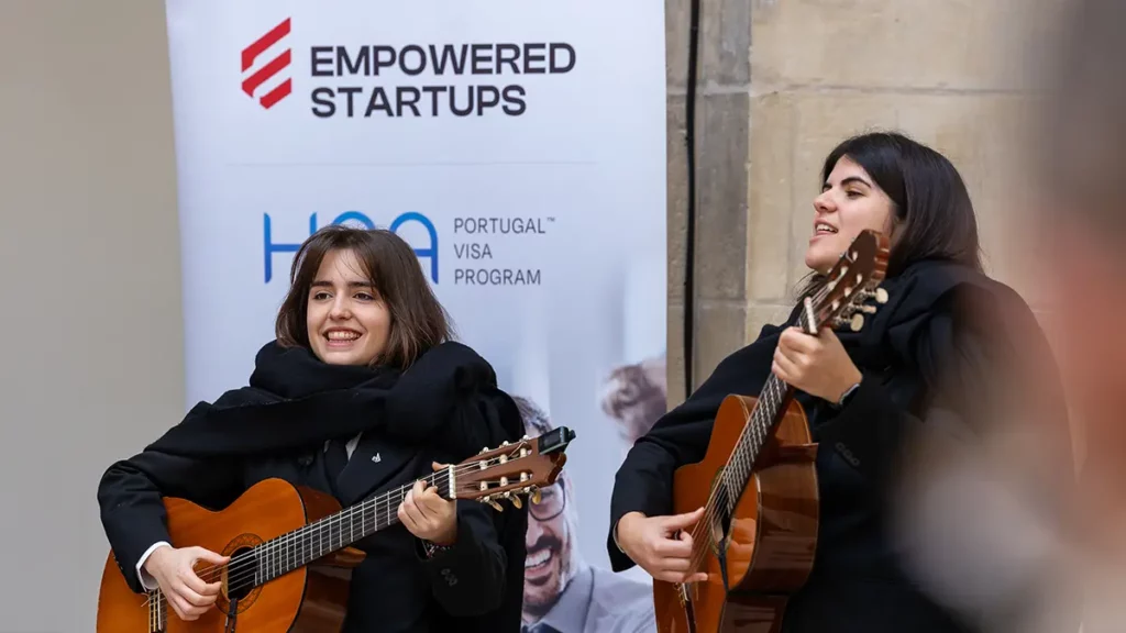 "Estudantina Feminina de Coimbra da Secção de Fado da AAC" perform at "International Talent for Innovation" event