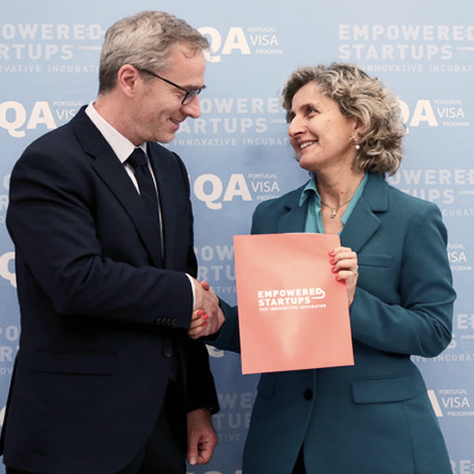 Dr Abrunhosa, formerly the Minister for Territorial Cohesion, shakes hands in agreement ceremony with Empowered Startups President, Chris Lennon