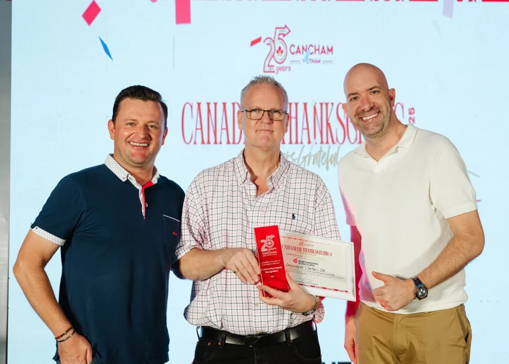 Colin McDonald of Empowered Startups accepting the award on our behalf with Canadian Chamber of Commerce representatives