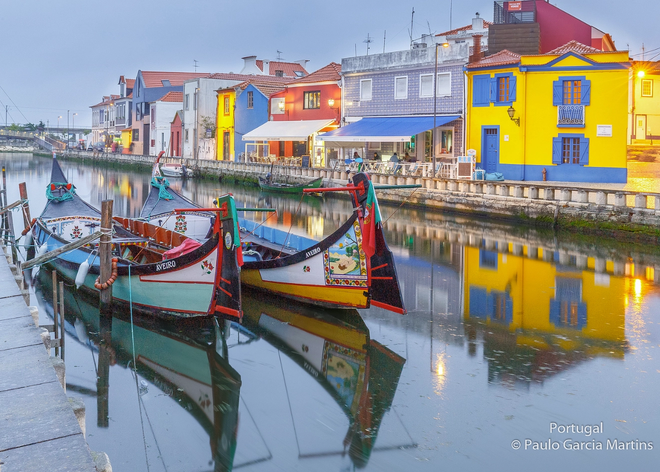 Moliceiro is the name given to the boats that circulate in the Ria de Aveiro, lagoon region of Rio Vouga. This vessel was originally used for harvesting the moliço, but currently more used for tourist purposes. Moliço is the name given to aquatic plants that are harvested for use in agriculture. This word comes from the Latin mollis, which expresses soft quality. The designation of moliço is generally used for vascular plants that grow submerged in salt water, which in English are called seagrass.