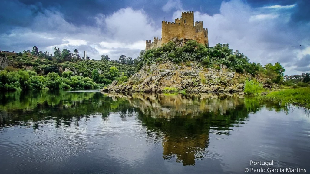 The Castle of Almourol Vila Nova da Barquinha, It is believed that the castle was constructed on the site of a primitive Lusitanian castro that was later conquered by the Romans during the 1st century B.C.E.It was later remodelled by successive invading forces, including the Alans, Visigoths and Moors, although it is unclear when the actual castle was established.In excavations carried out in the interior and exterior enclosures, various vestiges of Roman occupation were discovered, that included coins, millennium markers and Roman foundations, while medieval remnants such as medallions and two marble columns were also discovered in the castle's vicinity.