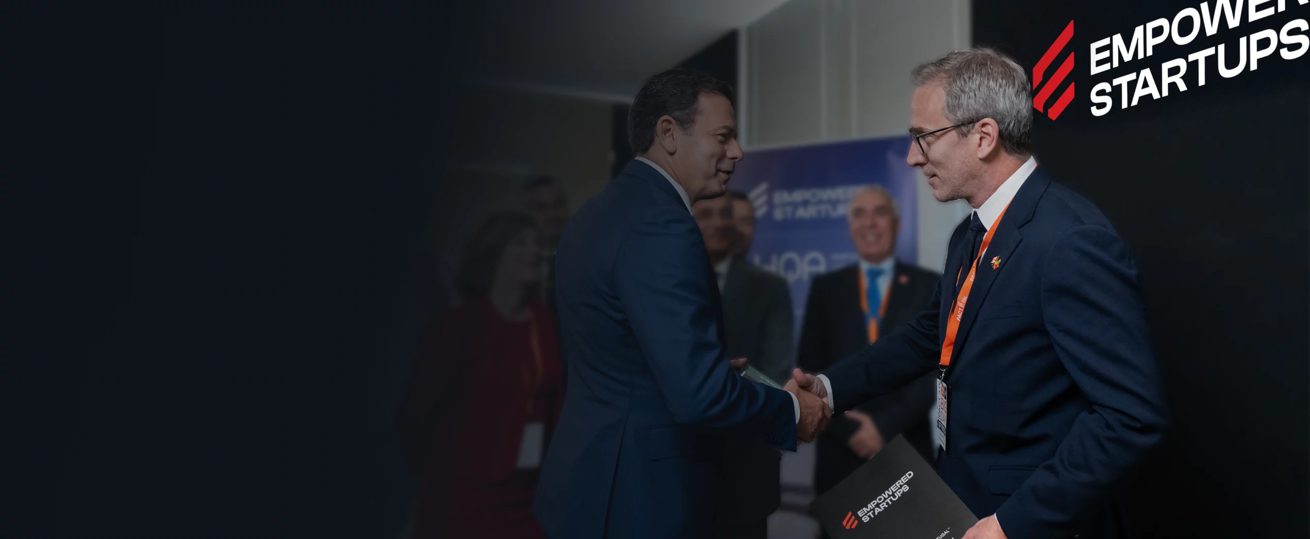 Portugal’s Prime Minister Luís Montenegro shakes hands with Empowered Startups’ President Chris Lennon. 