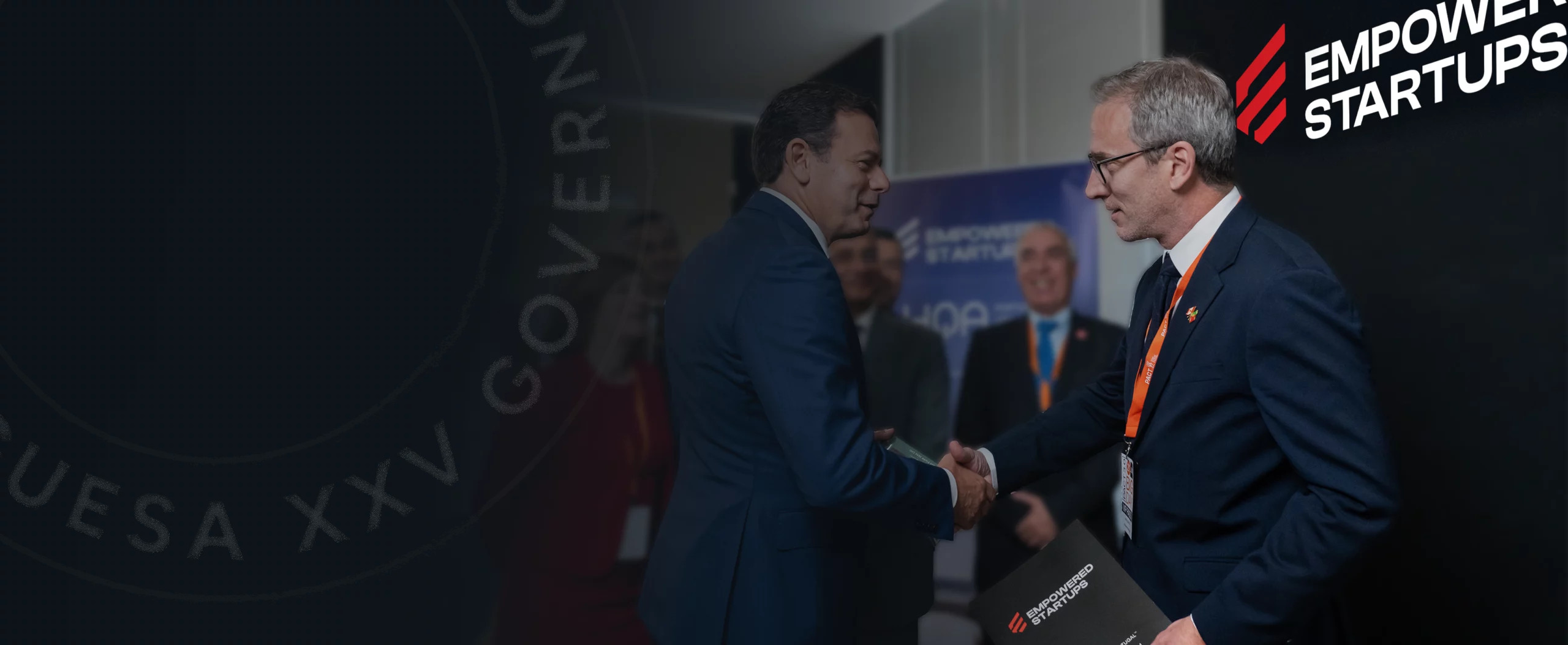 Portugal’s Prime Minister Luís Montenegro shakes hands with Empowered Startups’ President Chris Lennon.